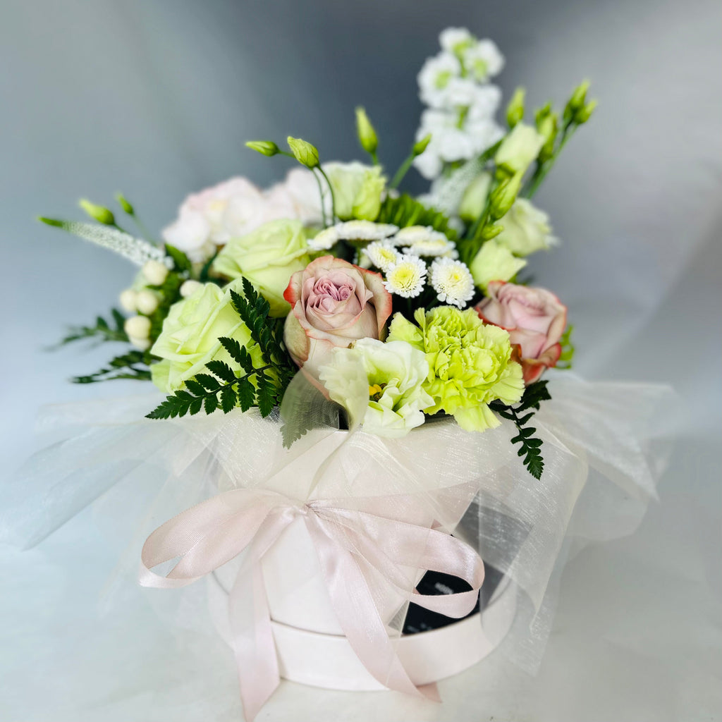 Pearl Blooms Hat Box | Thorngumbald & Hedon Florist | Hull Fresh Flower Delivery