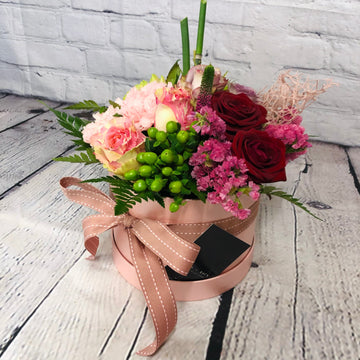 Soft Pink Hat Box | Thorngumbald & Hedon Florist | Hull Fresh Flower Delivery