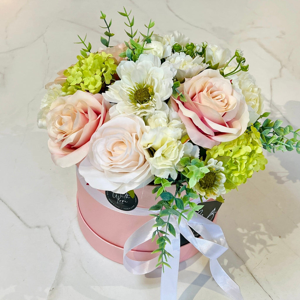 Soft Pink Silk Hat Box | Thorngumbald & Hedon Florist | Hull Fresh Flower Delivery near me